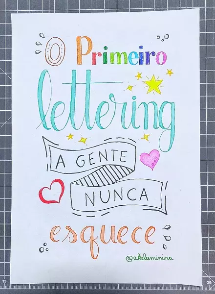 Meu primeiro lettering, acompanhando ai as ultimas tendências da papelaria, não poderia ficar de fora.